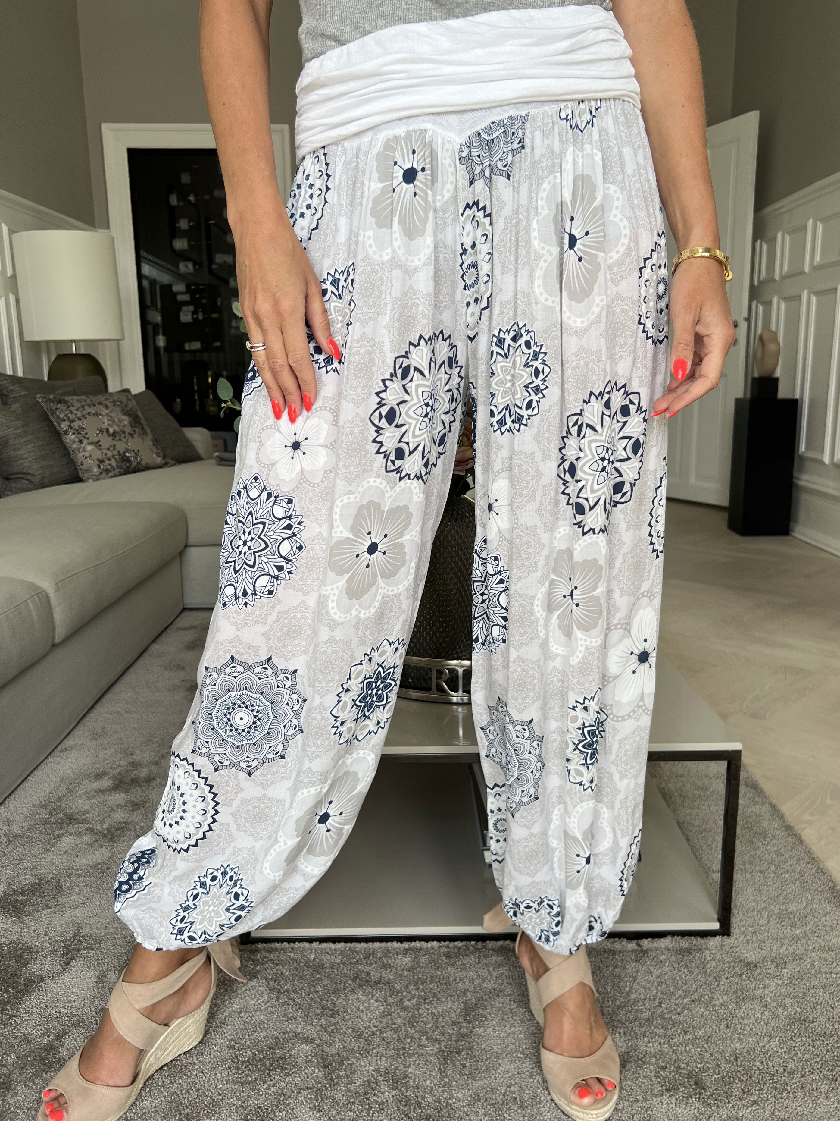 Vibe Pattern - Lätta och lösa byxor med resår i midjan